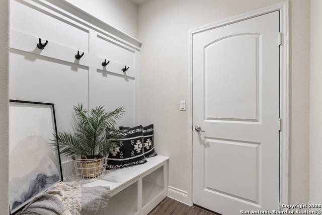 Image 25 of 42 For 10438 Swayback Ranch