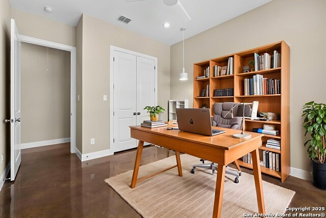 Listing photo id 20 for 20803 Purple Finch