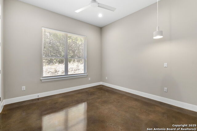 Listing photo id 23 for 20803 Purple Finch