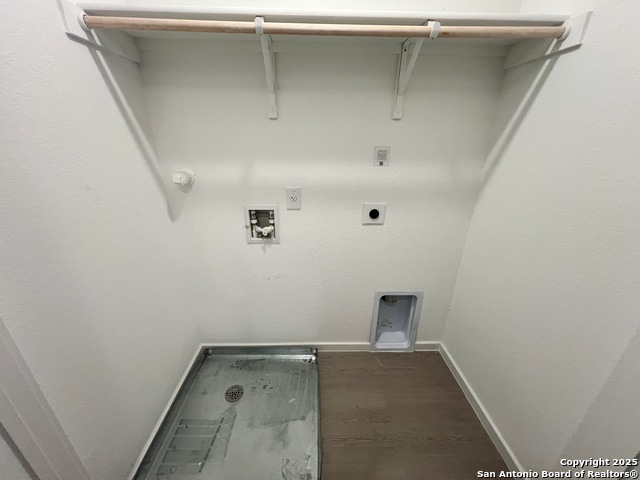 Image 25 of 40 For 9019 Lunar Cove