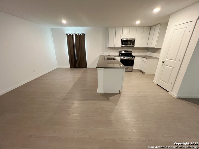 Image 6 of 40 For 9019 Lunar Cove