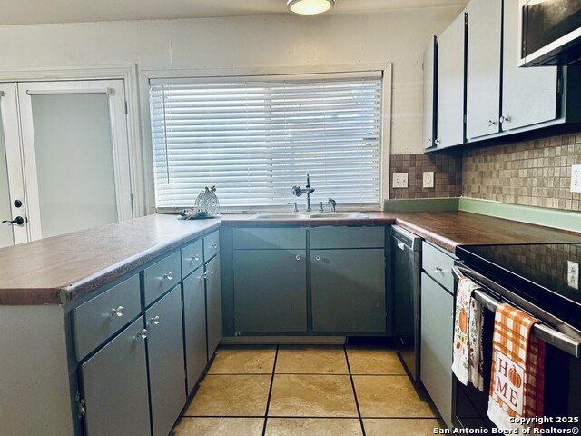 Image 11 of 22 For 6526 Spring Manor