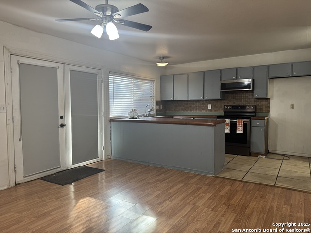 Image 7 of 22 For 6526 Spring Manor