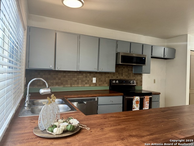 Image 9 of 22 For 6526 Spring Manor