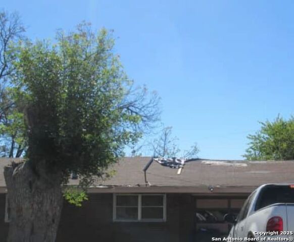 Image 4 of 4 For 122 Clubhill Dr