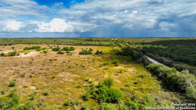 Listing photo id 17 for 12937 Fm 743