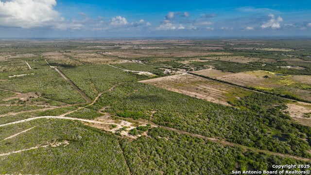 Listing photo id 29 for 12937 Fm 743