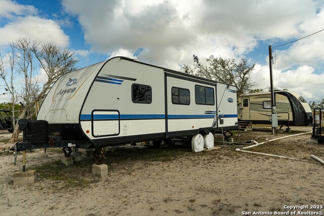 Listing photo id 40 for 12937 Fm 743