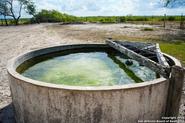 Listing photo id 43 for 12937 Fm 743