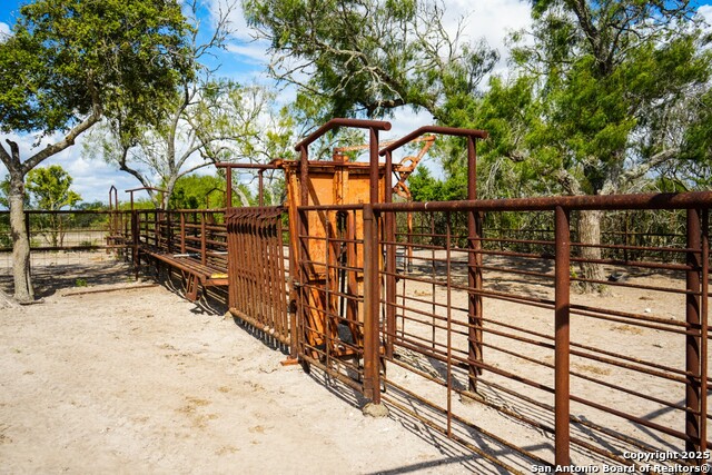 Listing photo id 44 for 12937 Fm 743