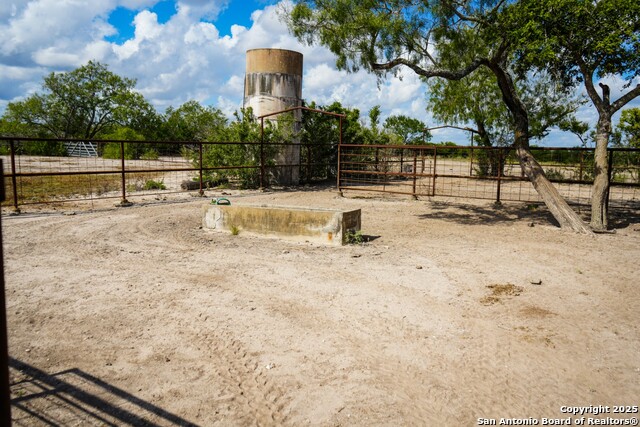 Listing photo id 45 for 12937 Fm 743