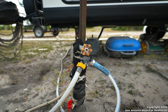 Listing photo id 46 for 12937 Fm 743