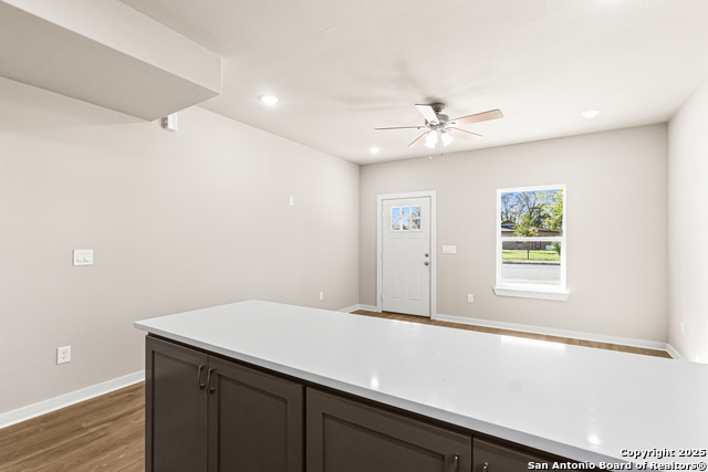 Image 7 of 38 For 847 Porter St