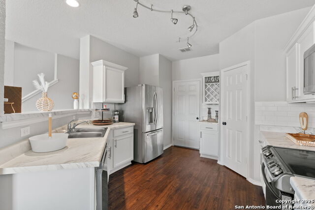 Listing photo id 10 for 27134 Villa Toscana