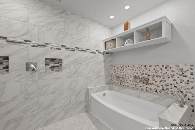 Listing photo id 21 for 27134 Villa Toscana