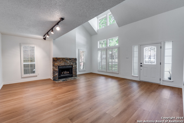 Image 3 of 28 For 21123 Marin Hls