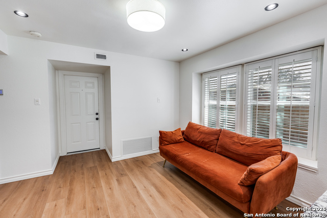 Image 6 of 28 For 21123 Marin Hls