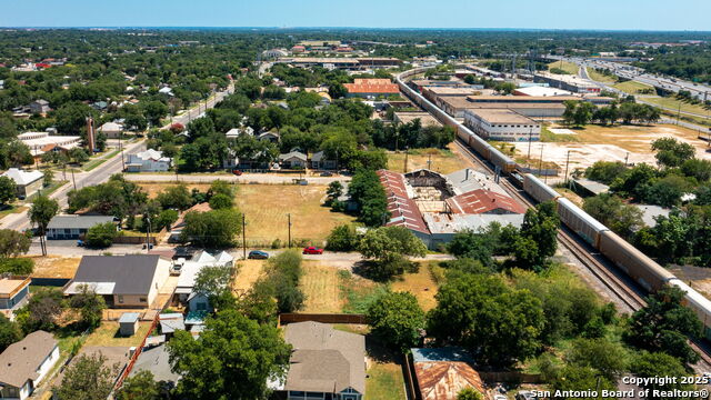 Image 2 of 7 For 111 Cash St