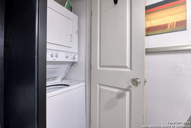 Image 10 of 30 For 8715 Starcrest  58