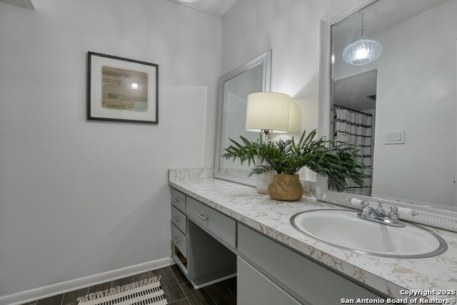 Image 16 of 30 For 8715 Starcrest  58