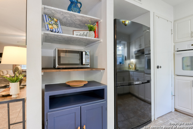 Image 23 of 30 For 8715 Starcrest  58