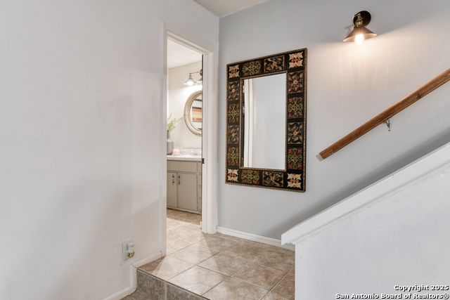 Image 25 of 30 For 8715 Starcrest  58