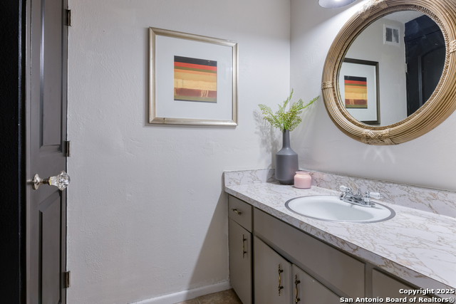 Image 9 of 30 For 8715 Starcrest  58