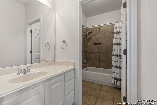 Image 33 of 59 For 22415 Roan Forest