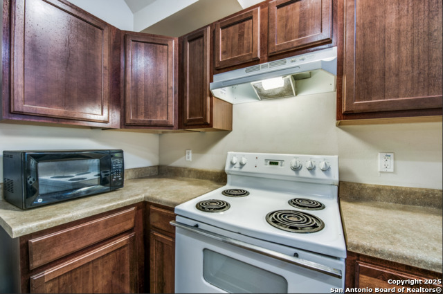 Image 2 of 15 For 7811 Kingsbury Wood 4