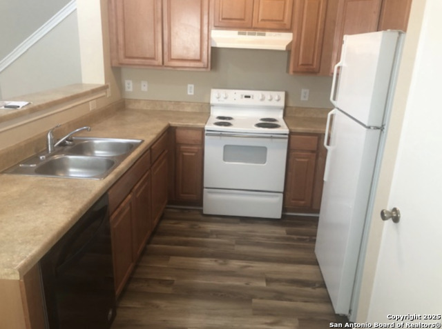 Image 3 of 15 For 7811 Kingsbury Wood 4