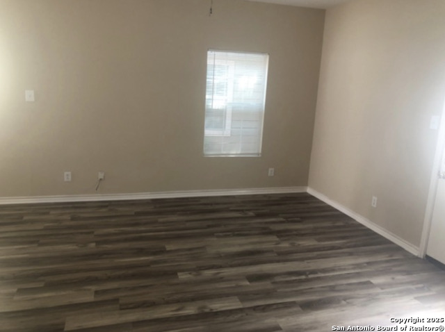 Image 5 of 15 For 7811 Kingsbury Wood 4