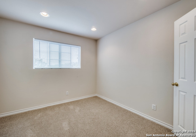 Image 9 of 15 For 7811 Kingsbury Wood 4