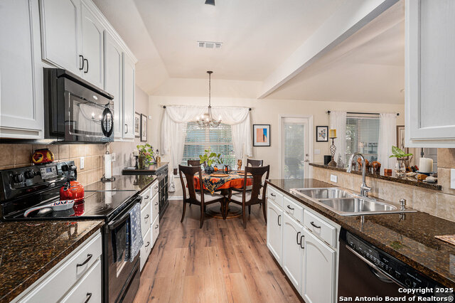 Listing photo id 9 for 2135 Bentwood