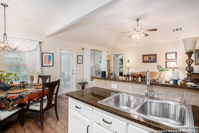 Listing photo id 10 for 2135 Bentwood