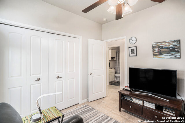 Listing photo id 17 for 2135 Bentwood