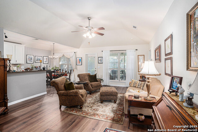 Listing photo id 3 for 2135 Bentwood