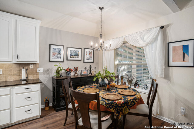 Listing photo id 5 for 2135 Bentwood