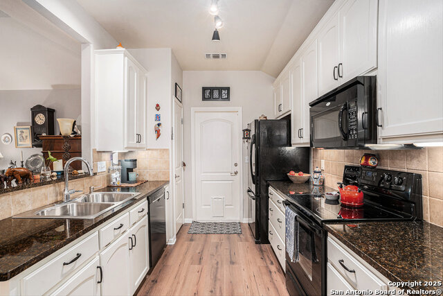 Listing photo id 7 for 2135 Bentwood