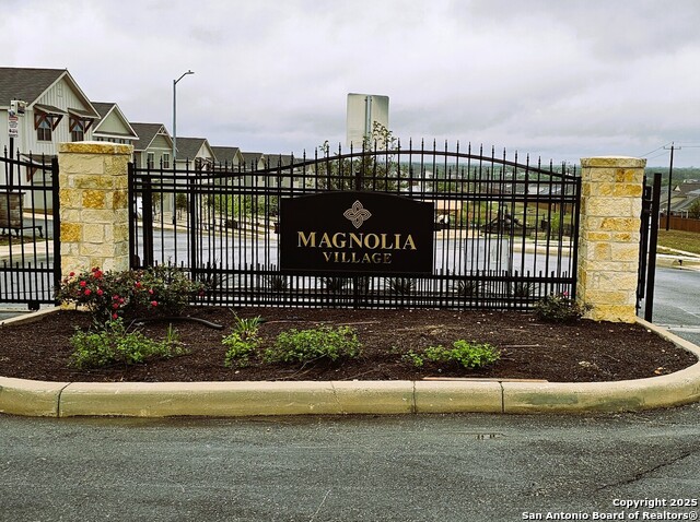 Image 14 of 17 For 10203 Tulipwood Run 101