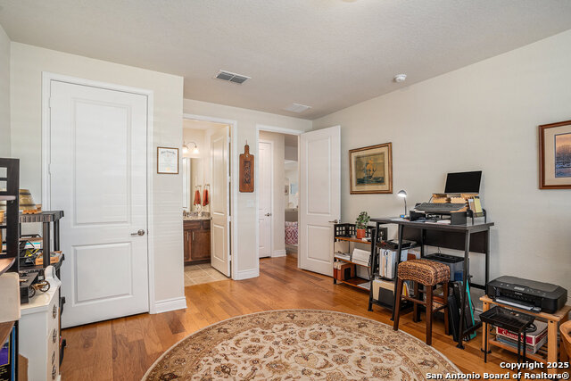 Image 20 of 34 For 4014 Hillglen