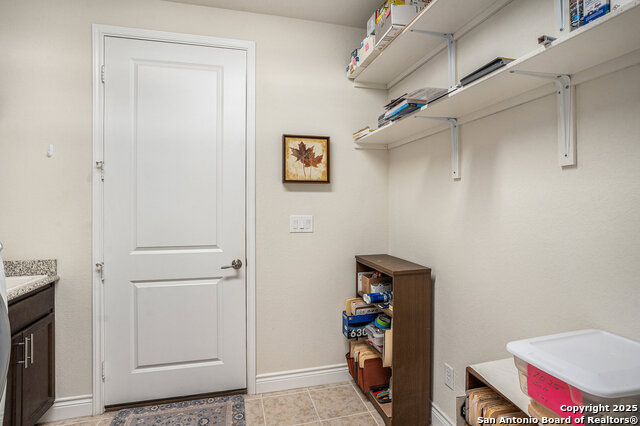 Image 21 of 34 For 4014 Hillglen