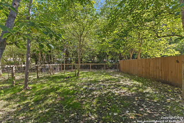 Listing photo id 16 for 1030-1032 Haynes