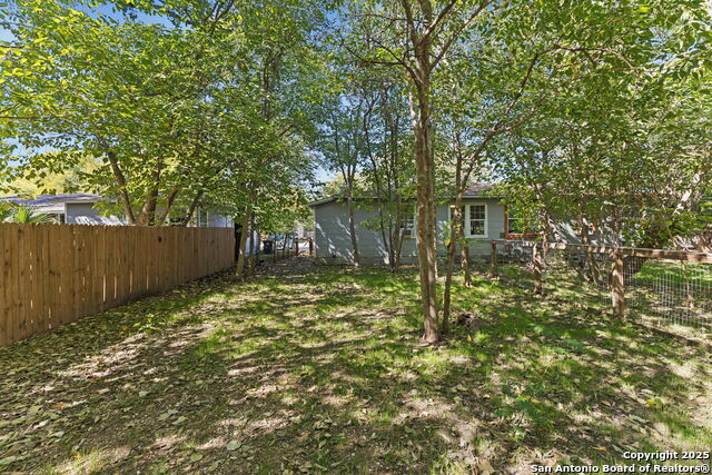 Listing photo id 18 for 1030-1032 Haynes