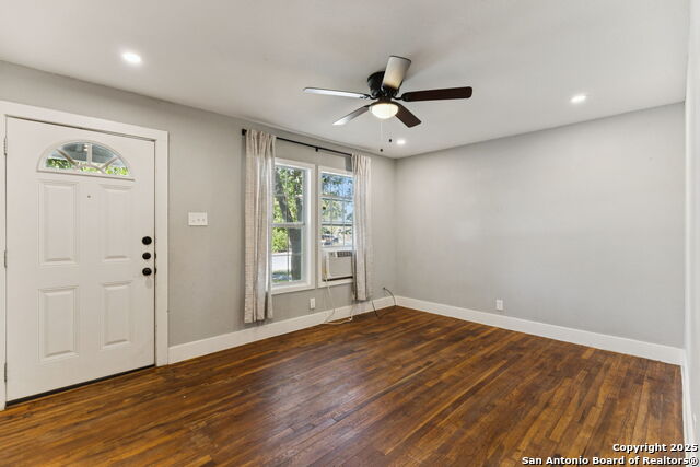 Listing photo id 3 for 1030-1032 Haynes