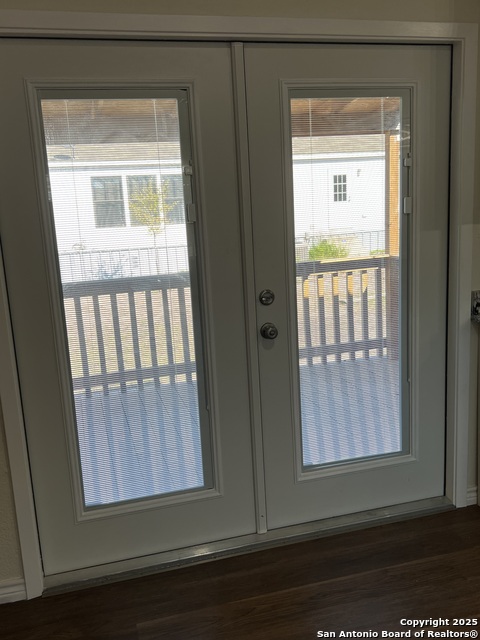 Image 13 of 32 For 516 Schleicher