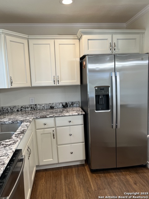 Image 15 of 32 For 516 Schleicher