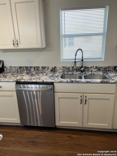 Image 16 of 32 For 516 Schleicher