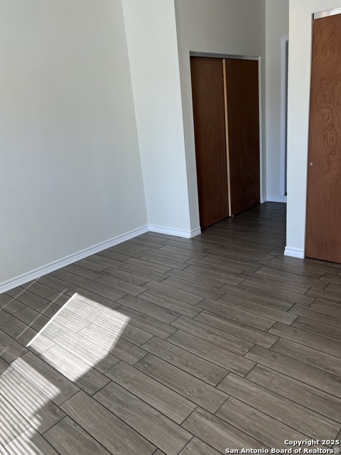 Image 21 of 32 For 516 Schleicher