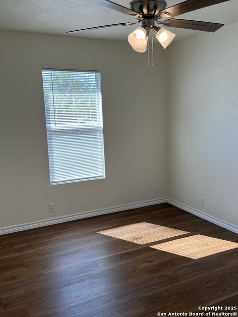 Image 25 of 32 For 516 Schleicher