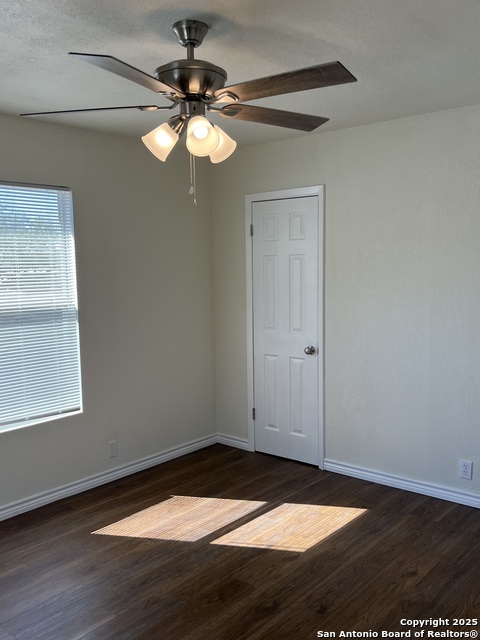 Image 27 of 32 For 516 Schleicher